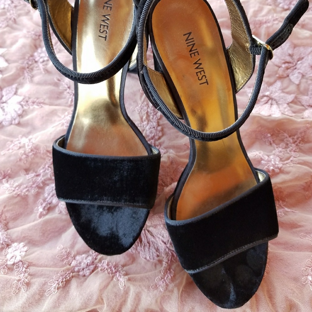 Blk Velvet Nine West Platform Ankle Strap  sz 9 - Picture 2 of 3